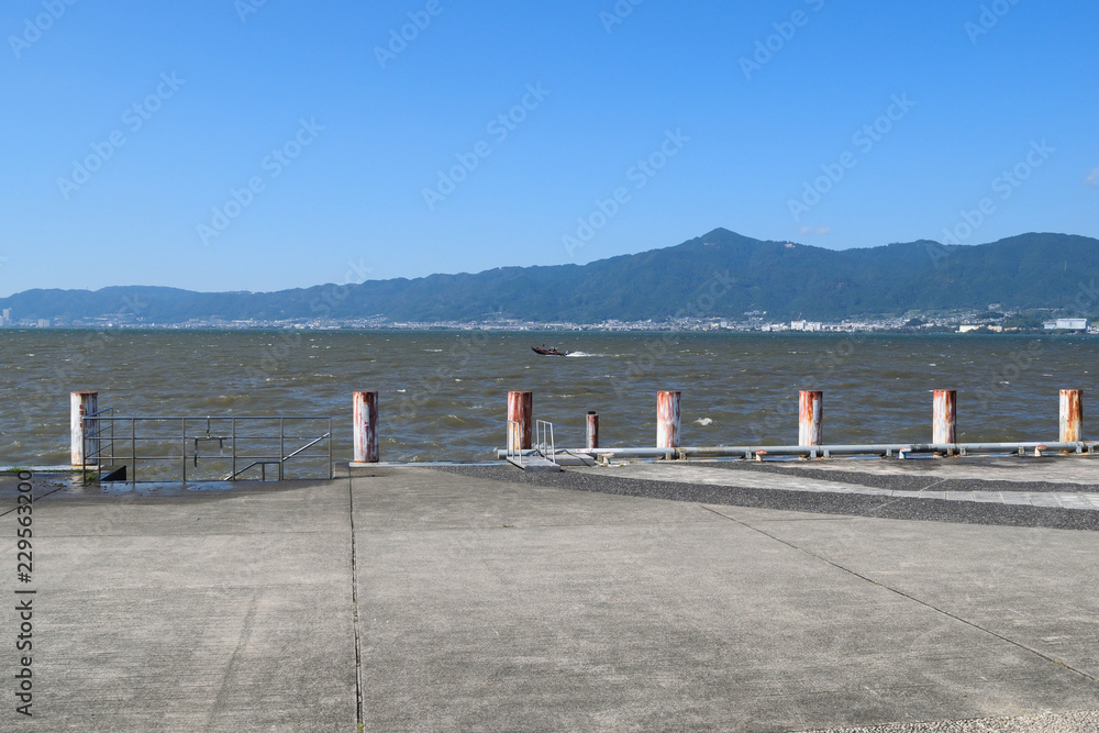 琵琶湖畔