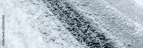 Foto Winter Driving Background - snowy road with tire tracks