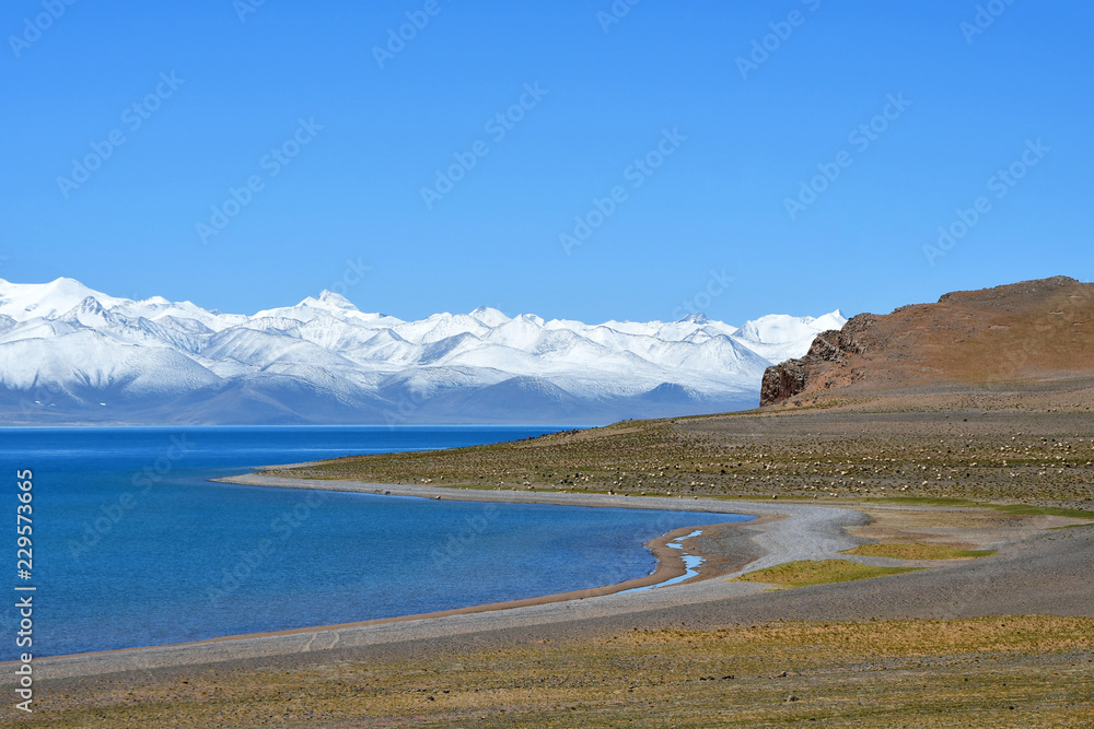 Obraz premium Tibet, lake Nam-Tso (Nam Tso) in summer, 4718 meters above sea level. Place of power