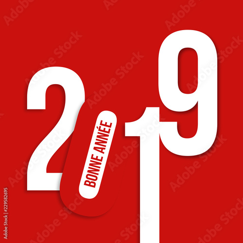 Carte de vœux 2019 design et graphique au format carré, avec un jeu typographique des chiffres sur un fond rouge, pour souhaiter la bonne année