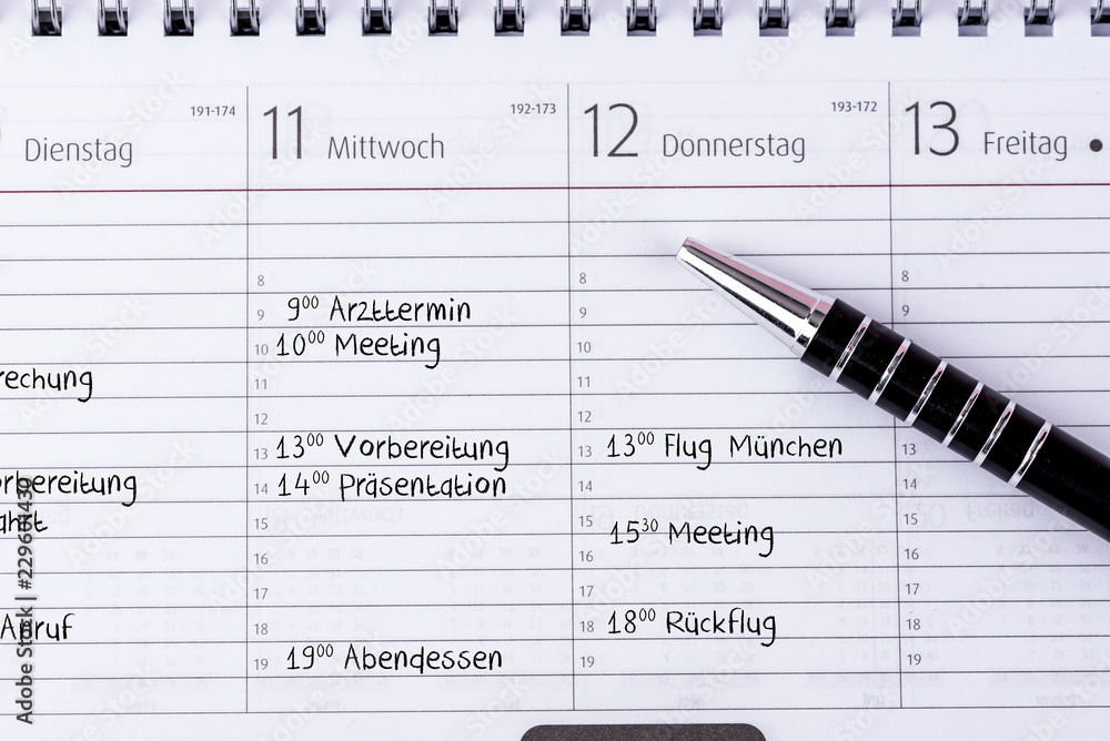Terminkalender eines Geschäftsführers oder Manager mit vielen Terminen Terminkalender eines Geschäftsführers oder Manager mit vielen Terminen