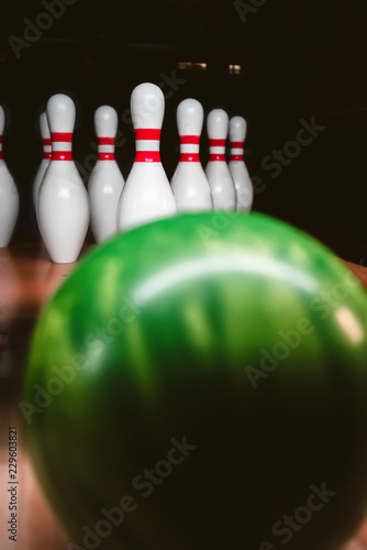 Fotografía bowling pins, balls and shoes