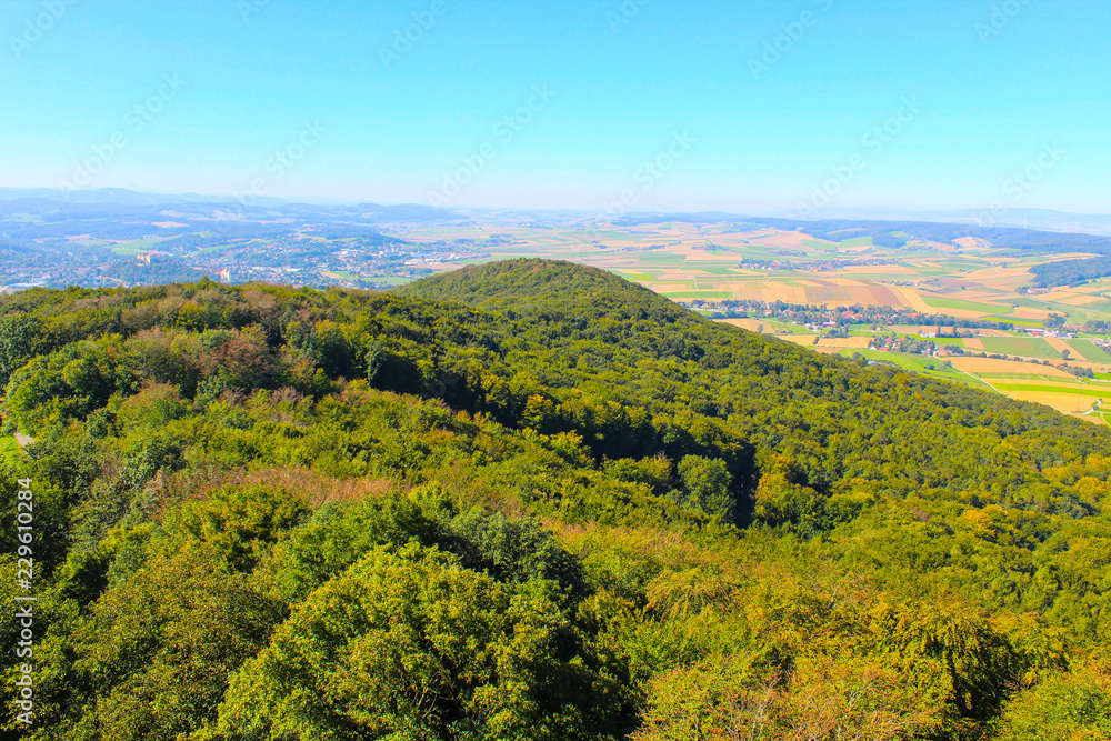 Die Landschaft von Tullnerfeld, von der Aussichtswarte Schutzhaus am Buchberg