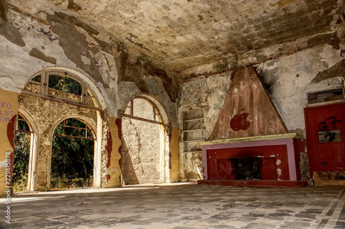 Verfallener Raum in Ruine auf Rhodos