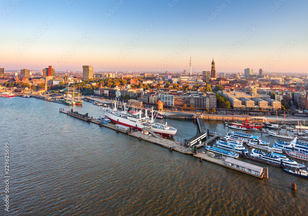 Hafencity bei Sonnenaufgang