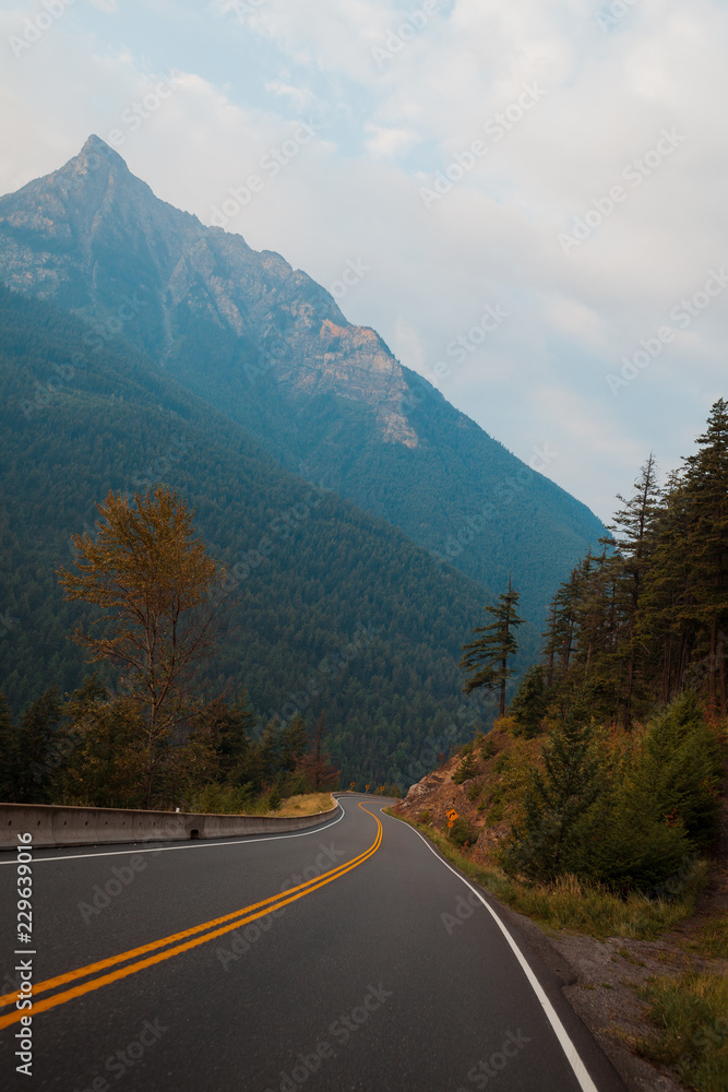 Fototapeta premium road in mountains