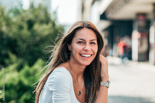 Obraz na płótnie Portrait of gorgeous smiling young woman outdoors.