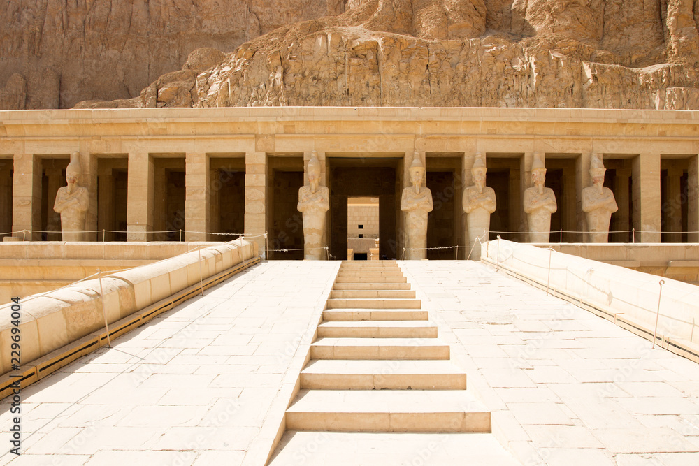 Fototapeta premium ancient egyptian heritage temple