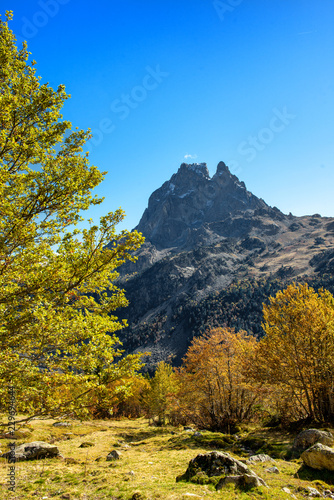 Fototapeta Naklejka Na Ścianę i Meble -  view of Pic Du Midi Ossau in autumn, France, Pyrenees