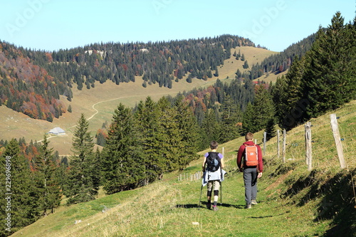 Photos Couple balade en montagne