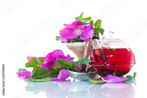 tea made from rose hips with mint