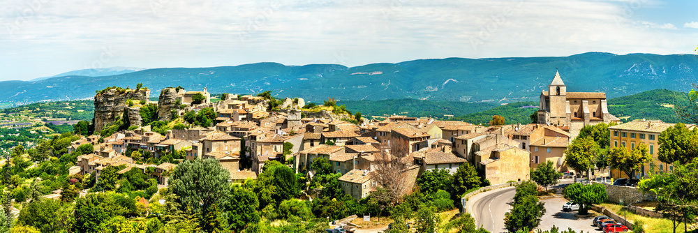 Fototapeta premium Panorama wioski Saignon w Prowansji we Francji