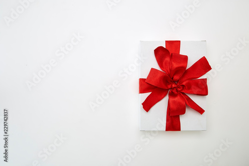 Fototapeta Naklejka Na Ścianę i Meble -  single gift box with red ribbon