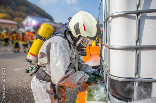 Feuerwehr Chemieunfall photo