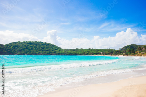Fototapeta Naklejka Na Ścianę i Meble -  Idyllic tropical beach with white sand, turquoise ocean water and blue sky on Caribbean island