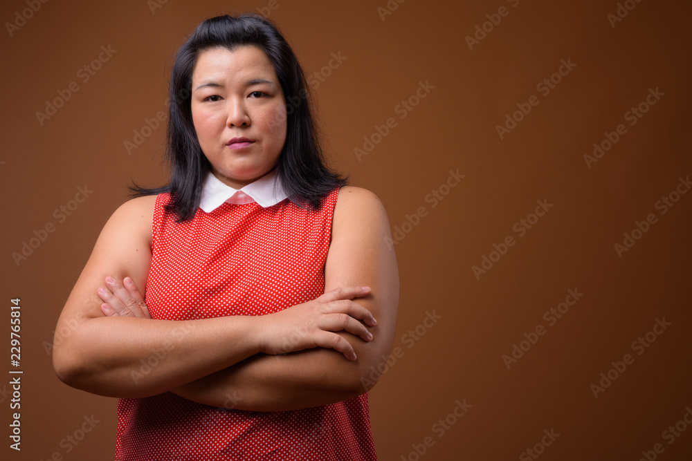 Obraz premium Beautiful overweight Asian woman with arms crossed