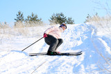 женщина с лыжами 