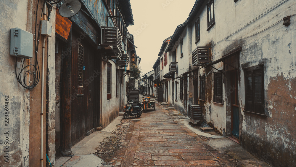 Fototapeta premium Old narrow streets of Tongli in China