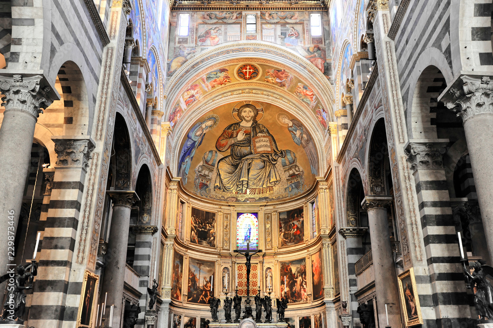 Innenaufnahme mit Altarbereich, Dom Santa Maria Assunta, Pisa, Toskana, Italien, Europa