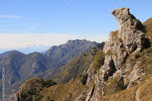 Alpine Bergwelt am Monte Grona (Luganer Alpen) mit Blick zum Monte Rosa Massiv