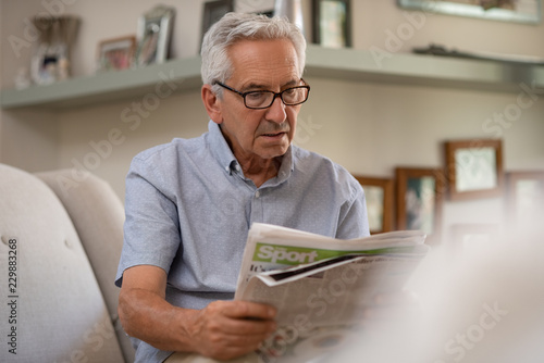 Принти на полотні Senior man reading newspaper