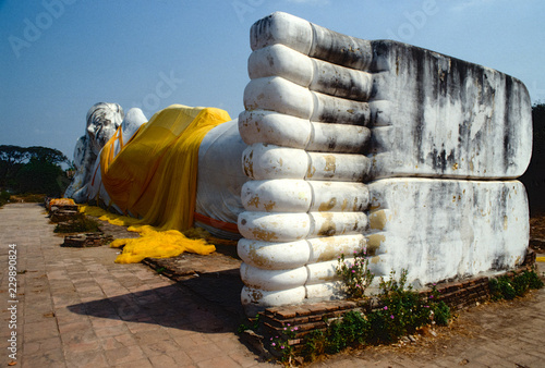 Tableau sur toile Liegender Buddha im Wat Lokayasutharam, einer Tempelanlage in Ayutthaya