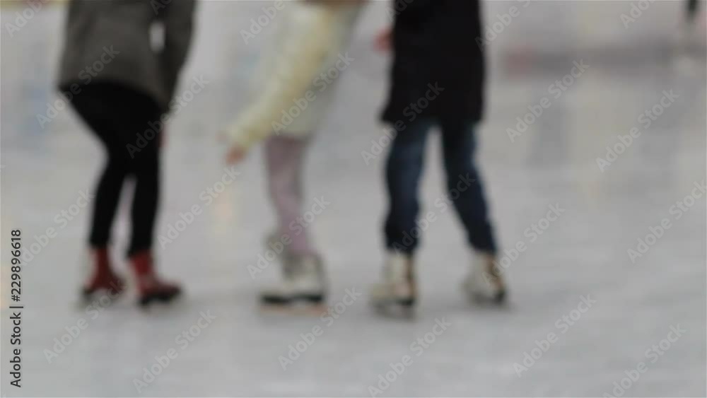 learn to ride ice skates,girlfriends are learning to skate in the winter learn to ride ice skates,girlfriends are learning to skate in the winter