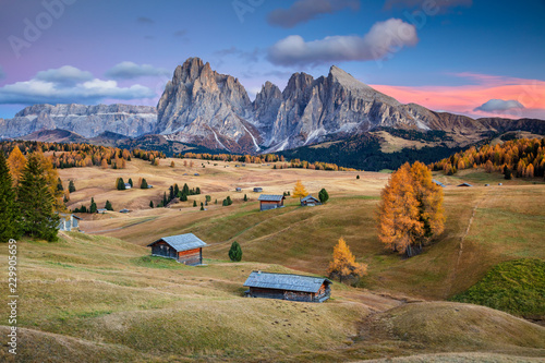 Obraz na płótnie Dolomites. Landscape image of Seiser Alm a Dolomite plateau and the largest high-altitude Alpine meadow in Europe. w salonie