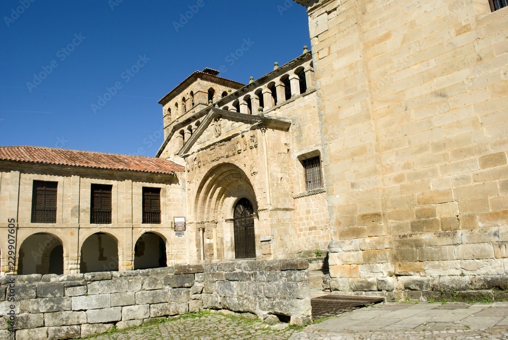 Colegiata de Santa Juliana de Santillana del Mar en Cantabria