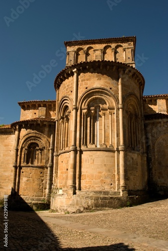 Torre de la Colegiata de Santa Juliana en Santillana del Mar en Cantabria