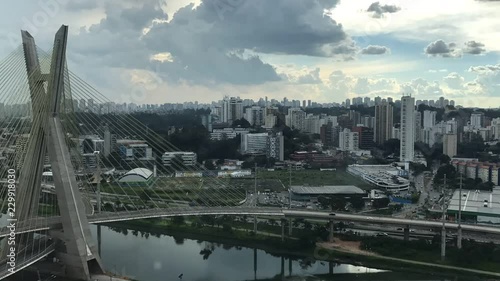 time lapse de nuvens e rio