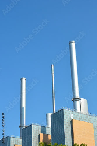 Heizkraftwerk HKW mit drei Schornsteinen