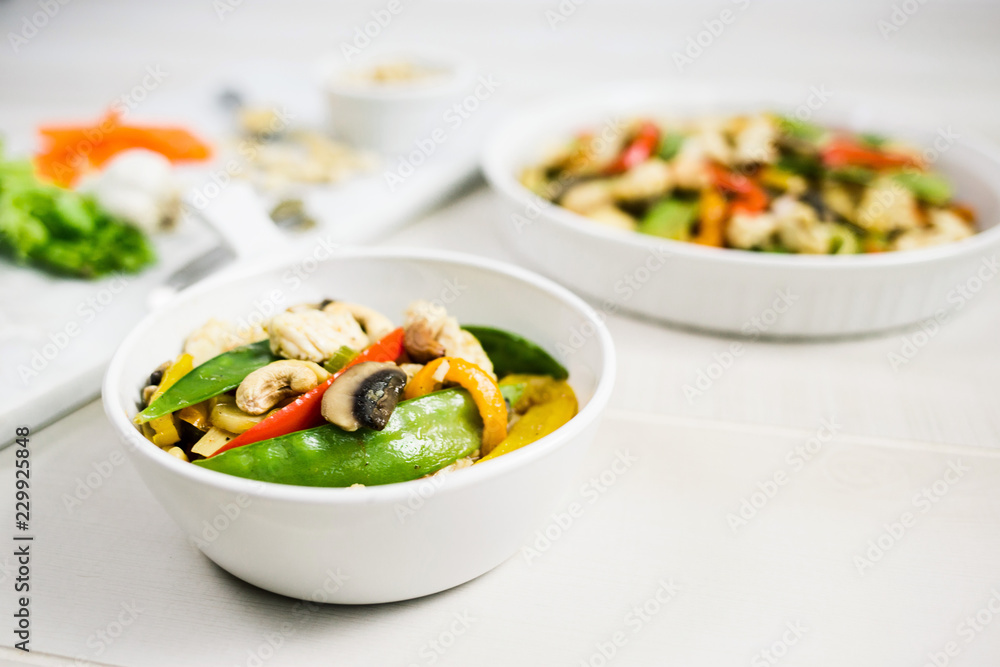 Cashew Asian Stir Fry with Chicken and Vegetables Cashew Asian Stir Fry with Chicken and Vegetables