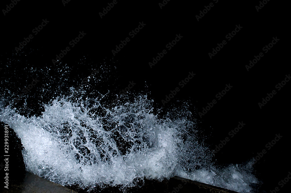 Obraz premium Bryzgająca fala na Morzu Czarnym.