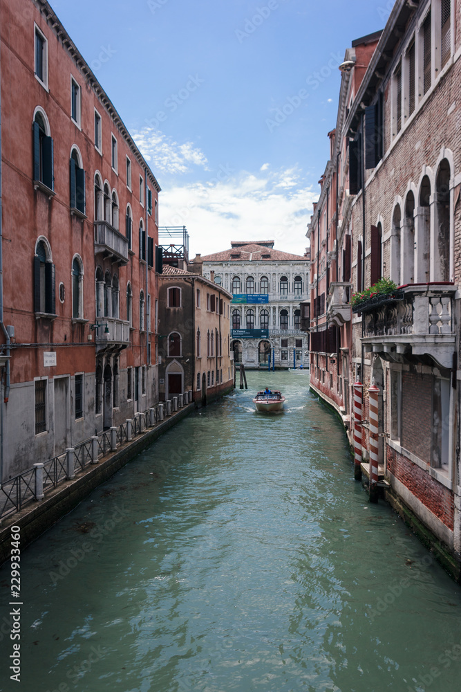 Kanal mit Boot Venedig