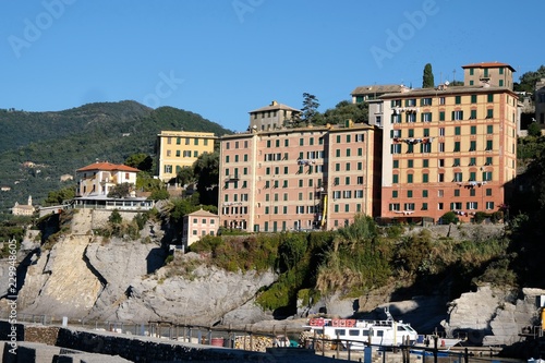 panorama mare citta' porto cielo azzurro architettura