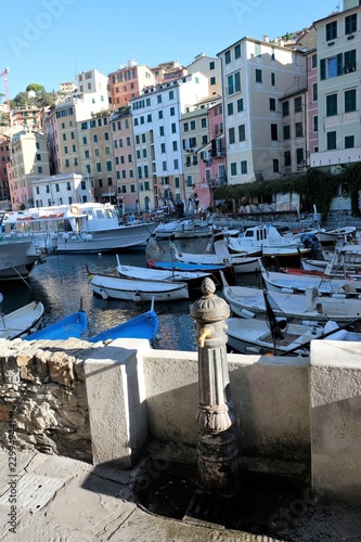 paesaggio porto mare barche case vecchio architettura