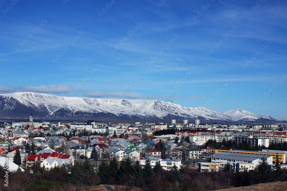 アイスランドの街並みと氷河
