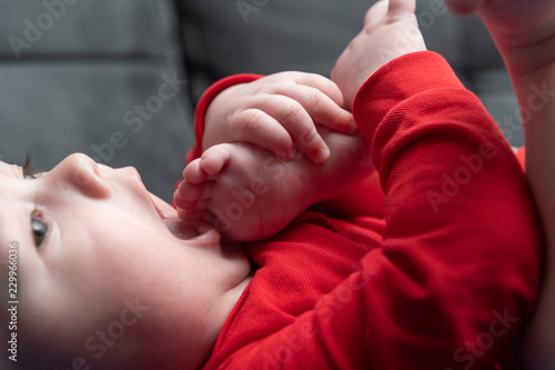 Fotografie baby is playing