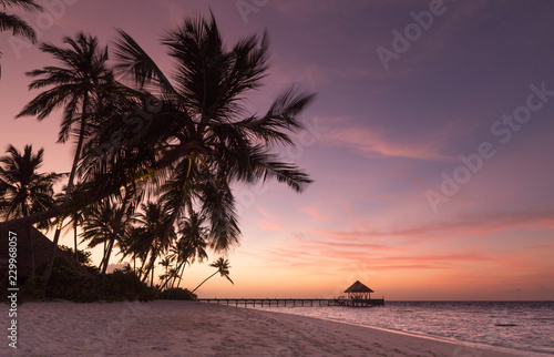 Sonnenuntergang am Strand Atoll Insel Malediven