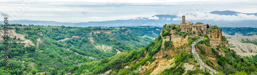 Fotografía Civita Bagnoregio village on the hill in Umbria in Italy