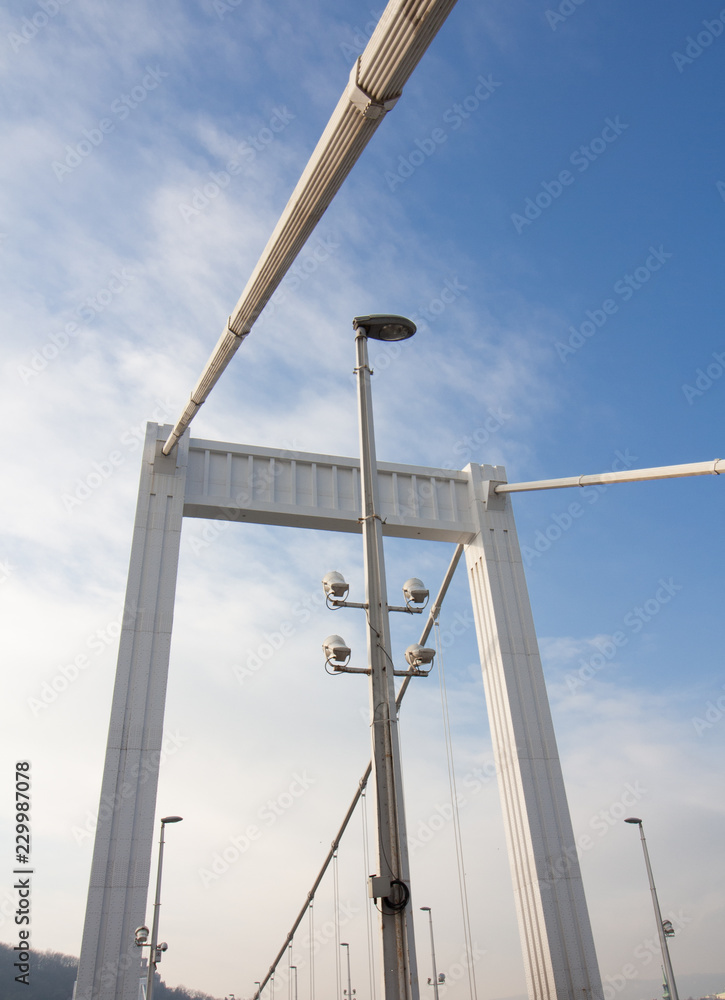 Die Elisabethbrücke in Budapest - Detailaufnahme Die Elisabethbrücke in Budapest - Detailaufnahme
