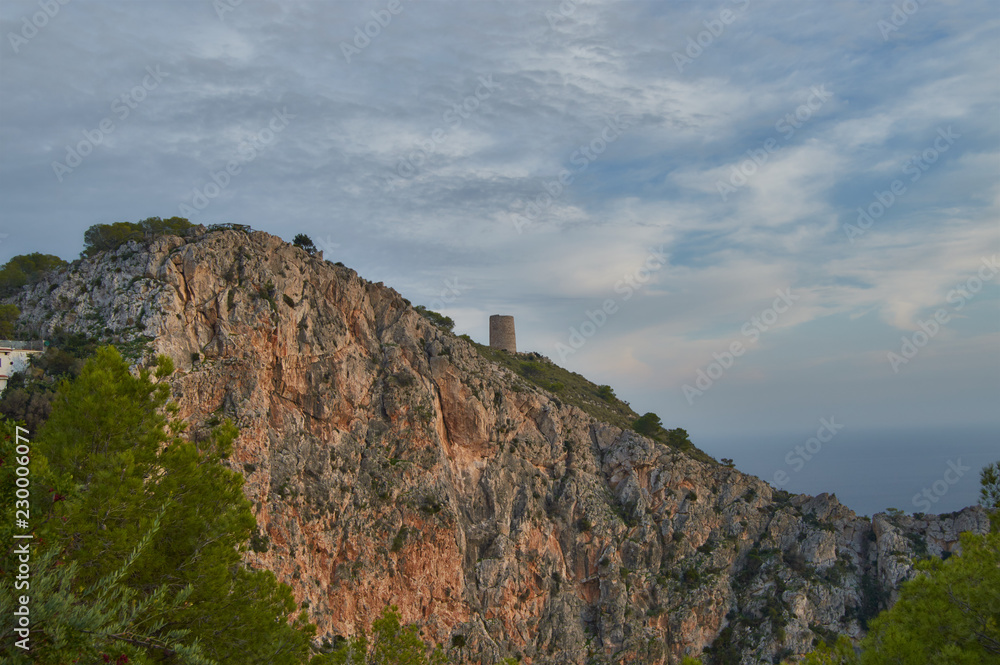 Fototapeta premium Evening strolls on the hill sun orange and sea view