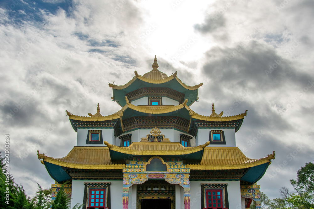 Fototapeta premium Templo em meio ao céu