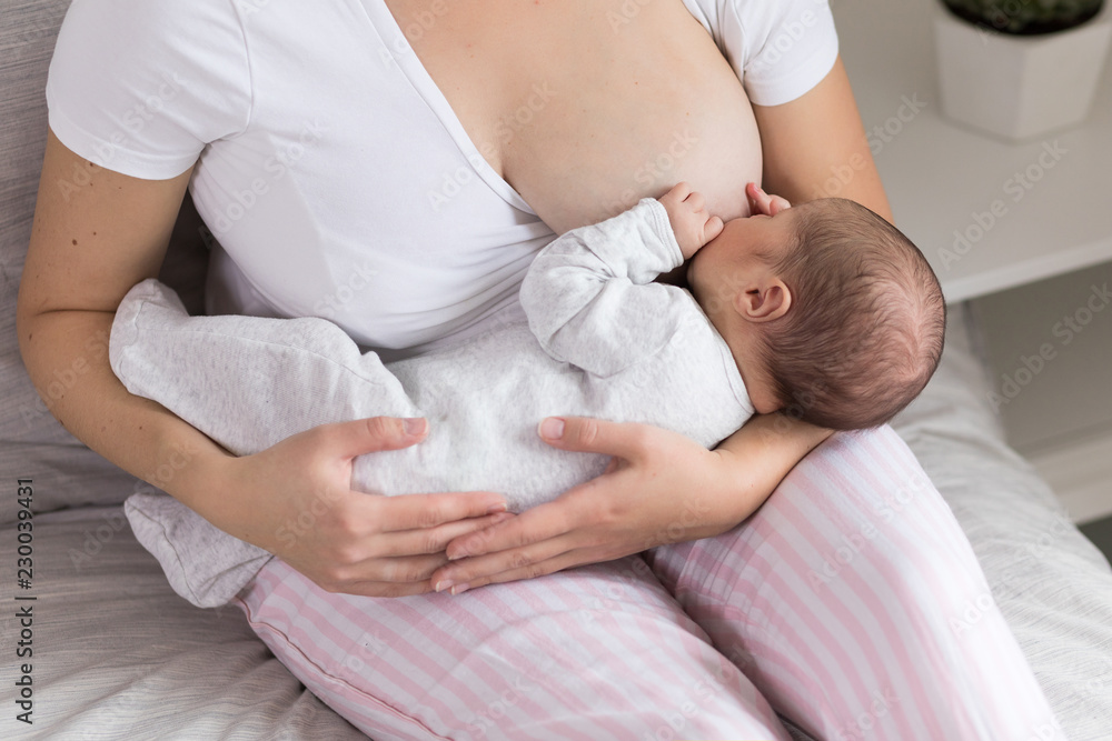 Drop milk breast pump baby. Postnatal feeding. Breast milk mom. Breast milk mom. Breast milk mom.