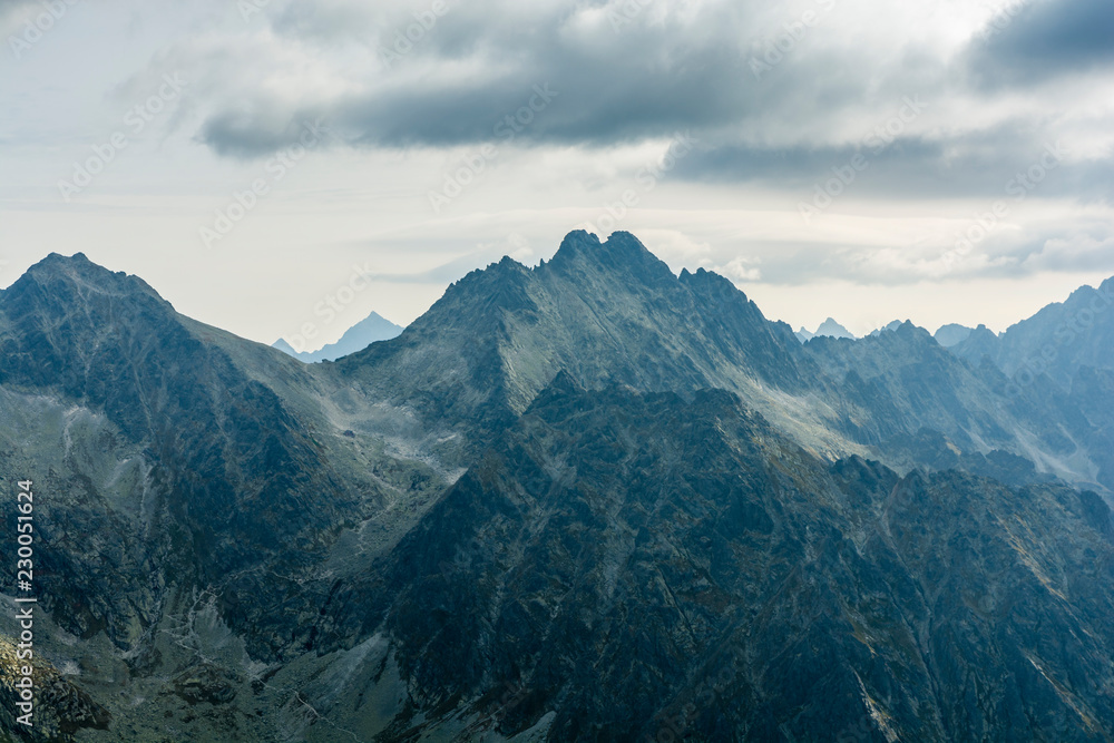 A cloudy day in the mountains is also beautiful. A cloudy day in the mountains is also beautiful.