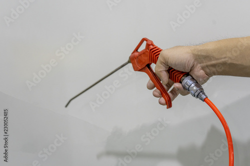 Air blow gun of orange use handle keep.