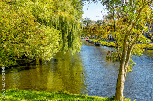 Wasserstraße, welche die Altstadt von Alkmaar umspannt, Nieuwlandersingel, Noordhollandskanaal, Singelgracht photo