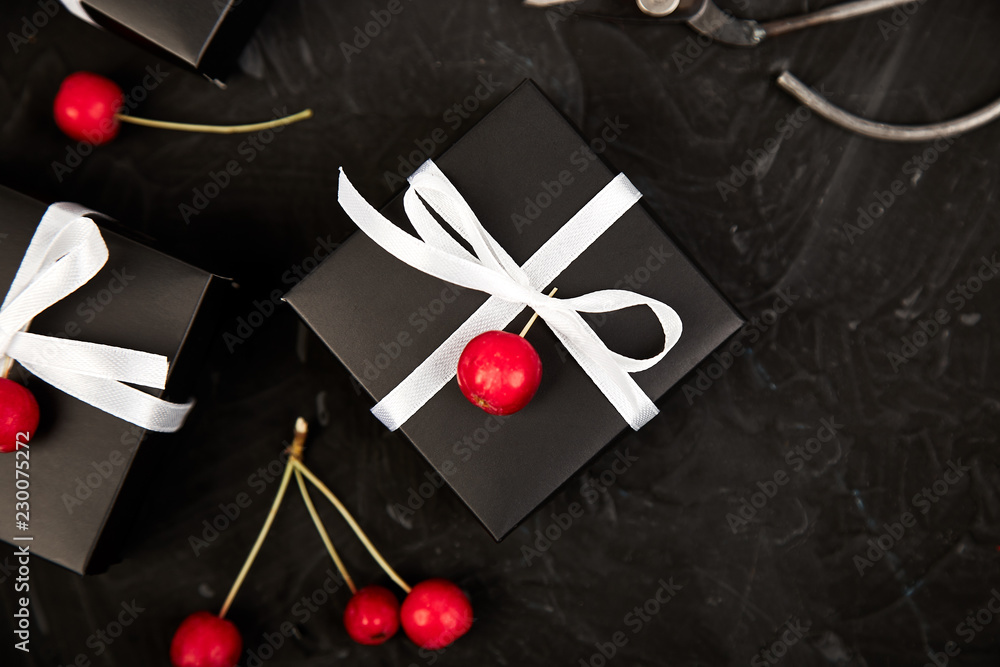 Obraz premium Wrapping modern Christmas or Birthday gifts presents.