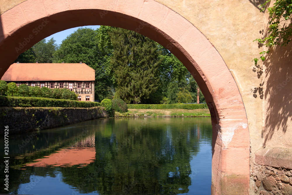 Fototapeta premium Blich vom Innenhof Mespelbrunn